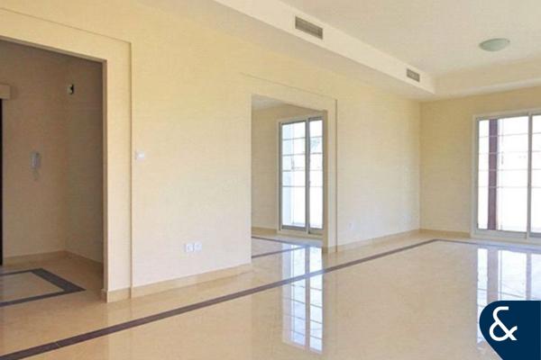 3 Bedrooms | Vacant | Huge Corner Plot
